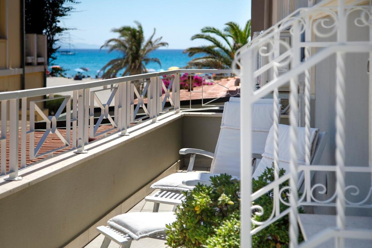 Hotel La Villa Del Mare Кальяри Экстерьер фото
