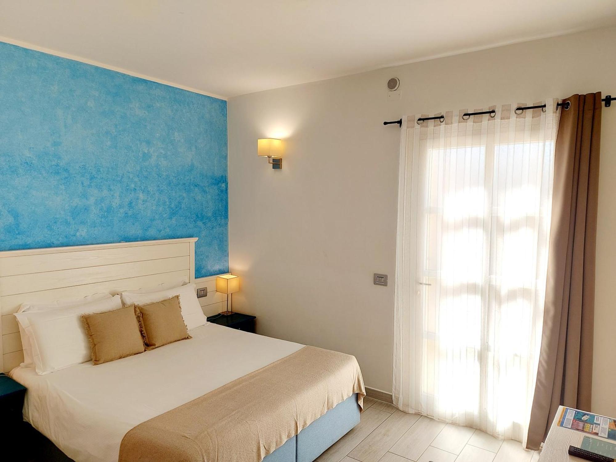 Hotel La Villa Del Mare Кальяри Экстерьер фото