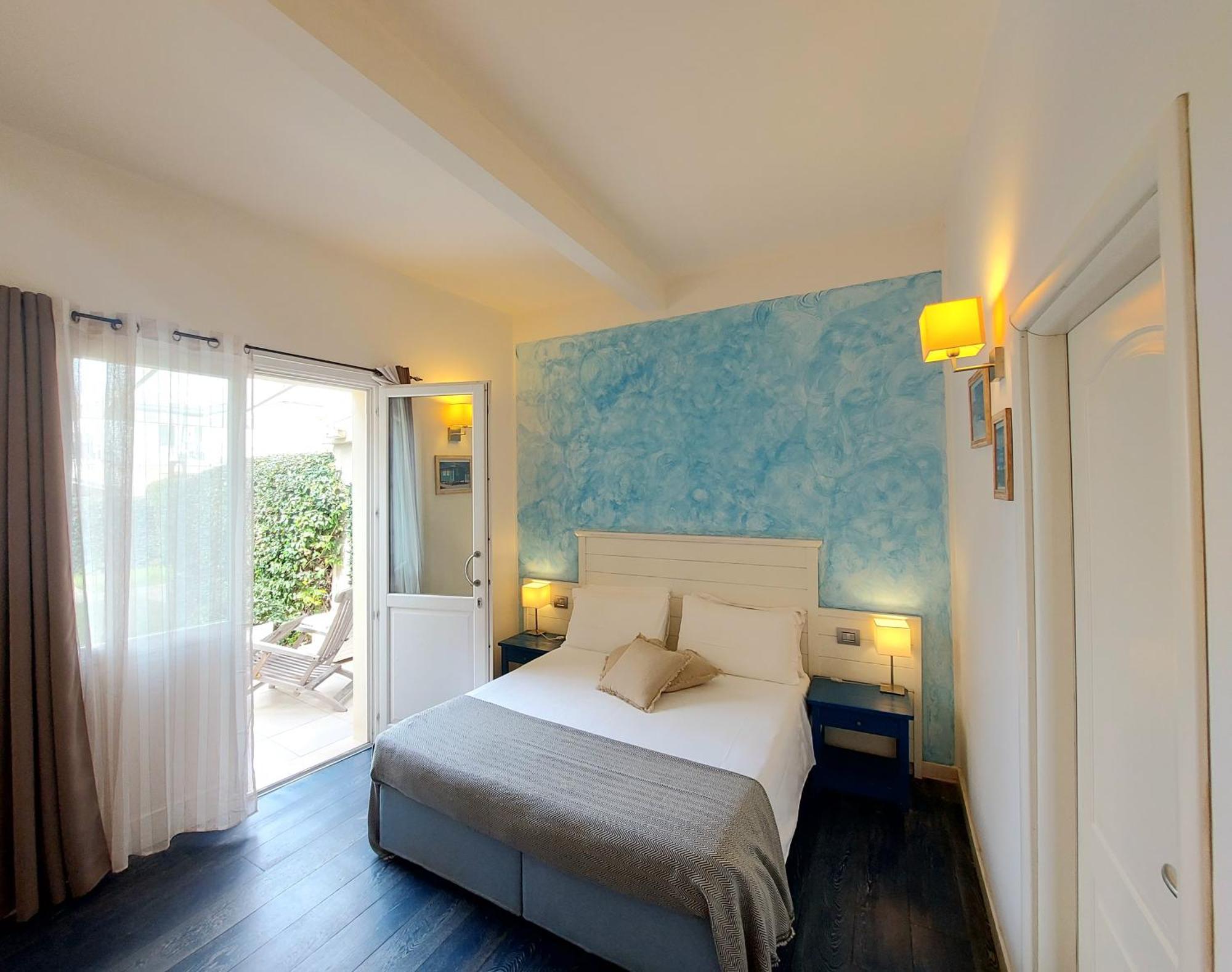 Hotel La Villa Del Mare Кальяри Экстерьер фото